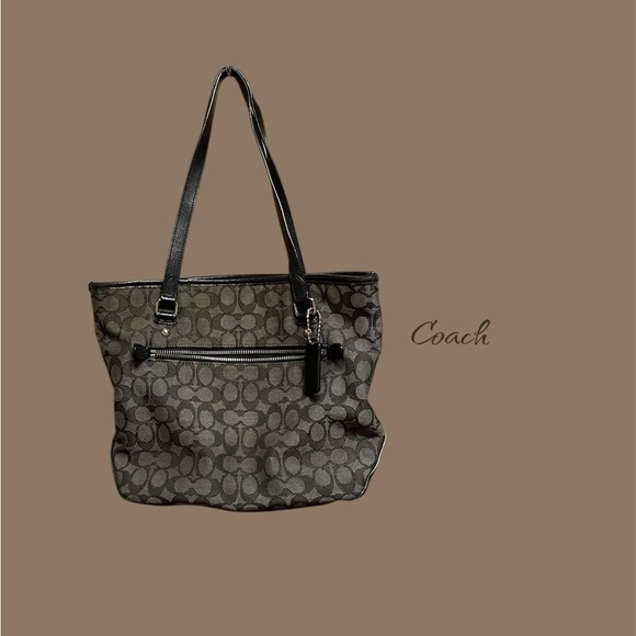 AUTHENTIC COACH GRAY & BLACK SIGNATURE PURSE IN GREAT CONDITION.  GREAT GIFT - Picture 1 of 8